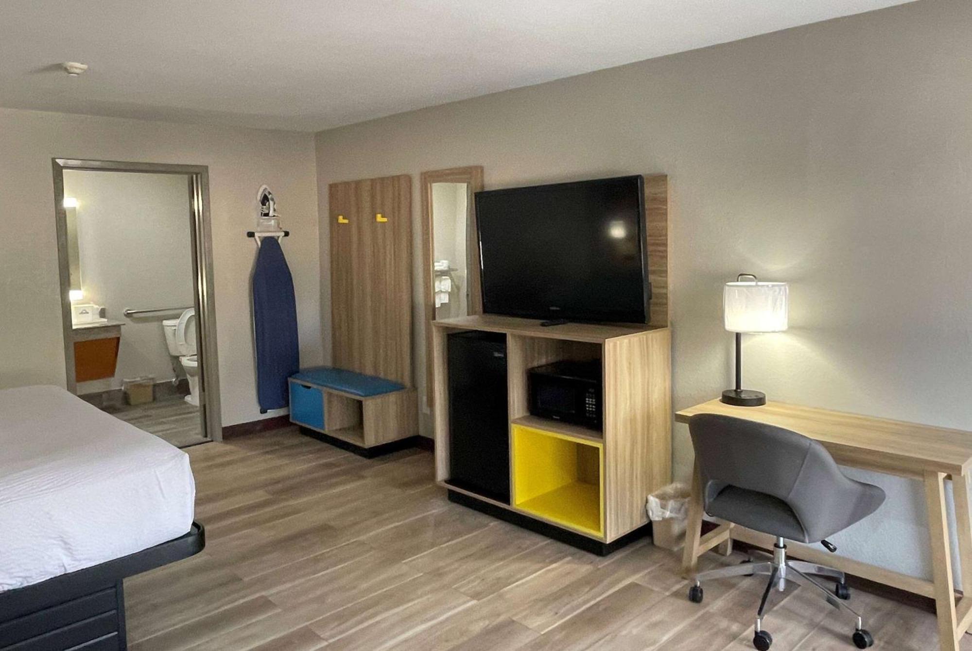 Days Inn By Wyndham New Braunfels Exteriör bild